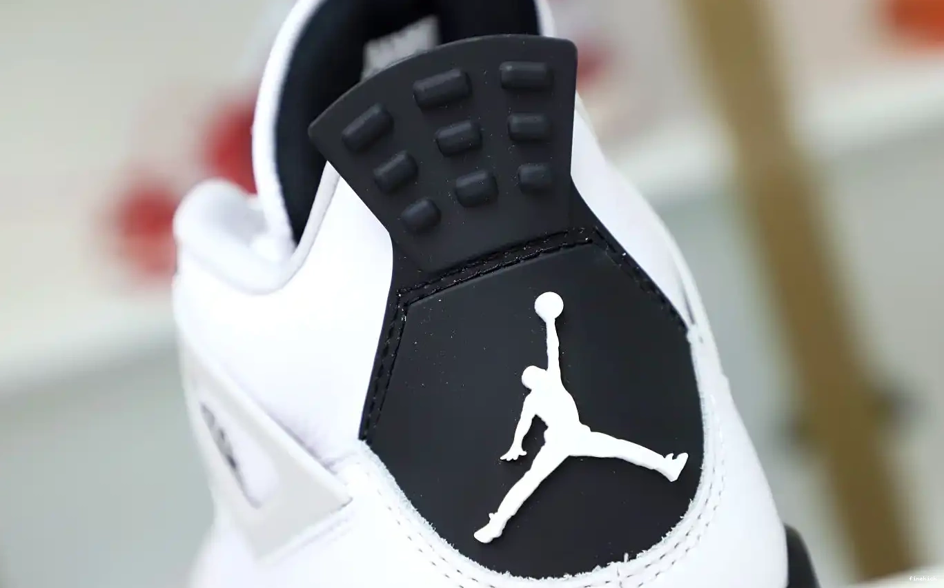 4 BLACK AIR MILITARY JORDAN 0401